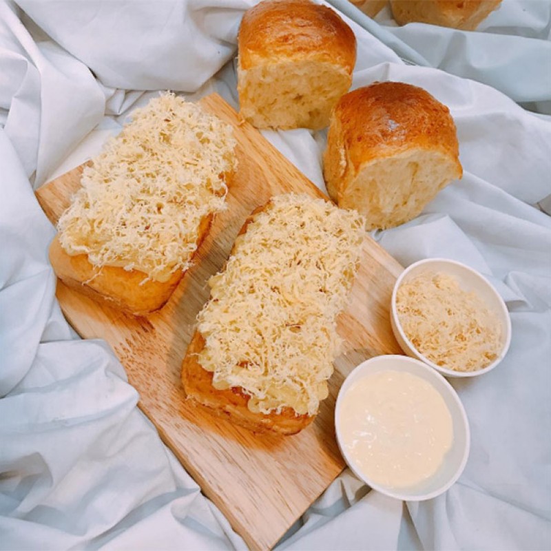 bánh phô mai tan chảy phủ chà bông